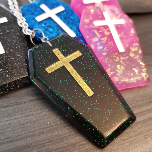 Halloween - collier cercueil croix - couleur au choix