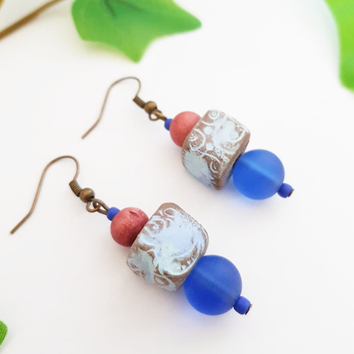 Boucle d'oreille boho chic pendante cube bleu bohème