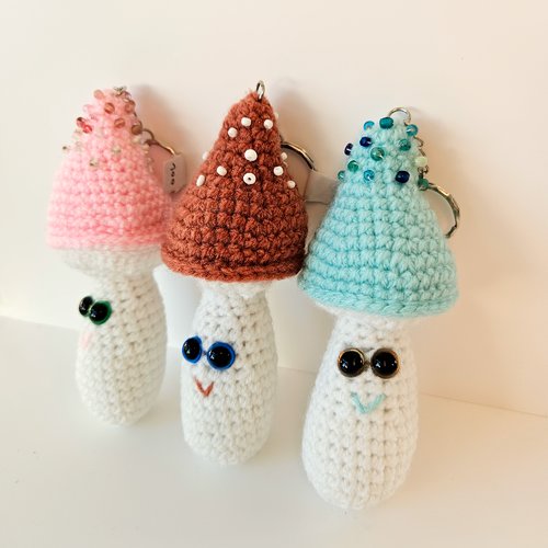 Porte clé champignon, amigurumi crochet