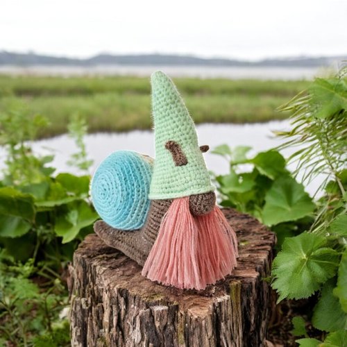 Amigurumi lutin de noël escargot - nisse scandinave