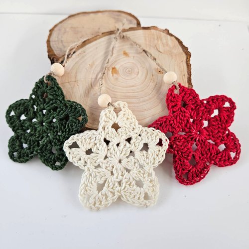 Noël - flocon de neige au crochet à suspendre - lot de 3 - rouge vert blanc