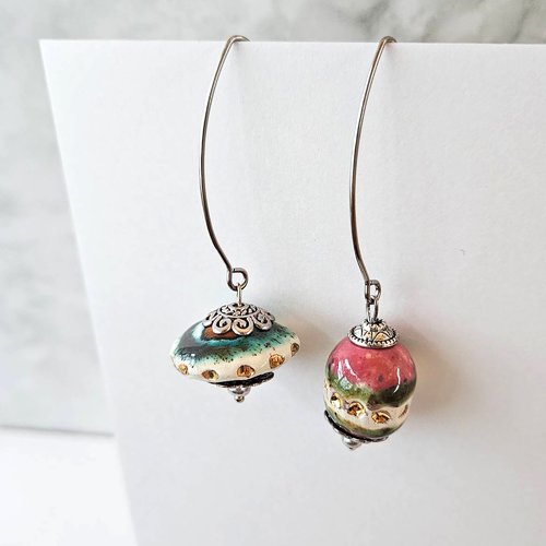 Boucles d'oreille dépareillées, bijou grosses perles, à pois doré, framboise et sarcelle