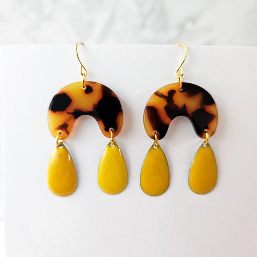 Boucles d'oreille arche et gouttes émaillées, moutarde tortoise, bijou tendance