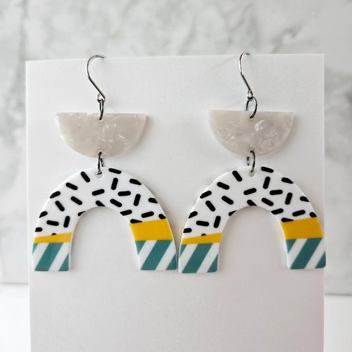 Boucles d'oreille confetti, pendantes grande arche, bijou moderne géométrique