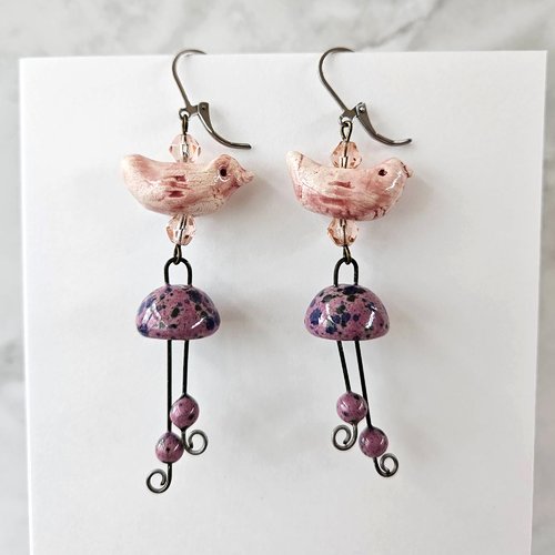 Boucles d'oreille oiseau, céramique violet rose, bijou animal