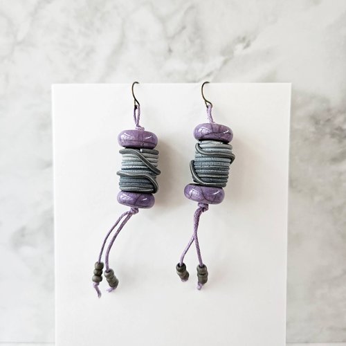 Boucles d'oreille bobine violette, bijou bohème