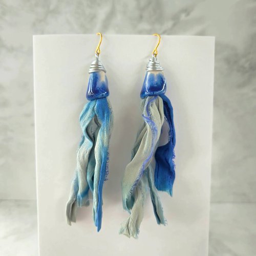 Boucles d'oreille shibori indigo, soie indienne sari recyclé, bijou hippie