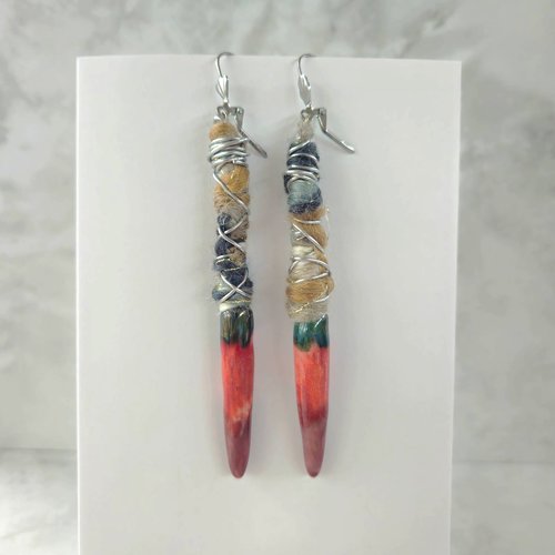Boucles d'oreille longue - rouge gris - dague laine et céramique - bijou viking