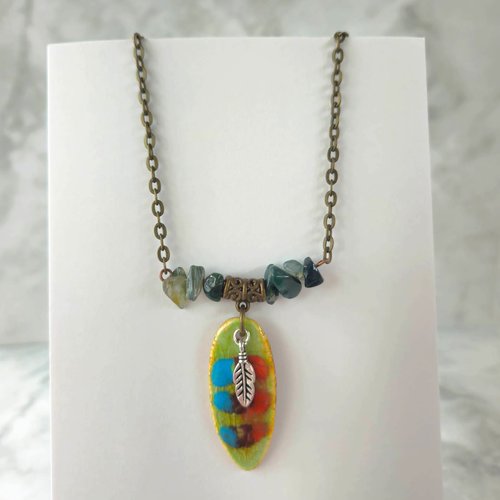 Collier plastron plume multicolore, gemme agate verte