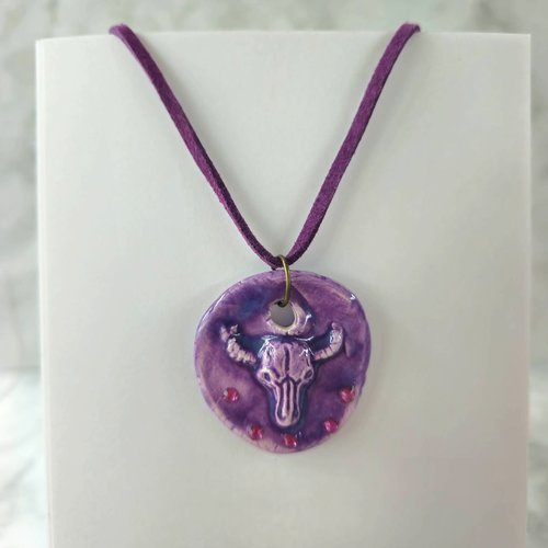 Collier médaillon violet pendentif buffle bohème - cordon suedine