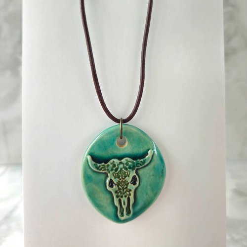 Collier médaillon menthe pendentif buffle bohème - cordon cuir