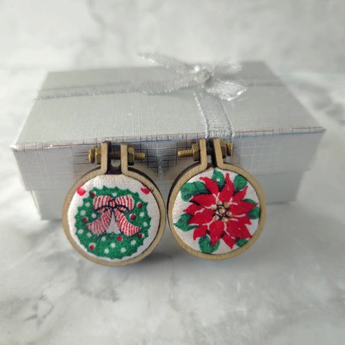 Noël - lot de deux mini broches de noel - houe et couronne - cadeau meilleure amie, bff, soeurs