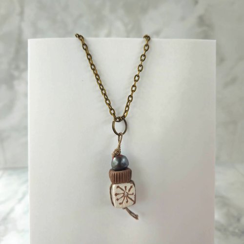 Collier bohème pendentif soleil marron beige - longueur personnalisable