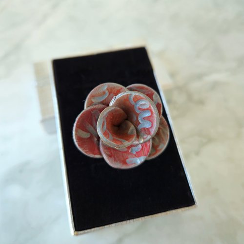 Bague fantaisie fleur rose gris