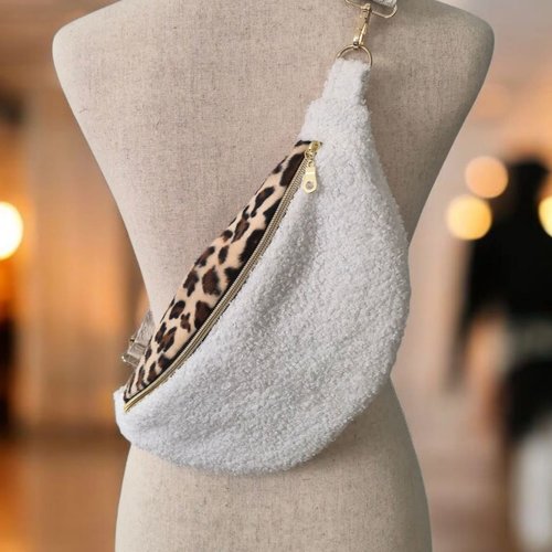 Sac banane pour femme en moumoute écru et léopard