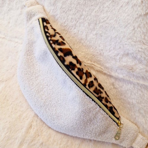 Sac banane femme en moumoute écru et léopard "corduroy"