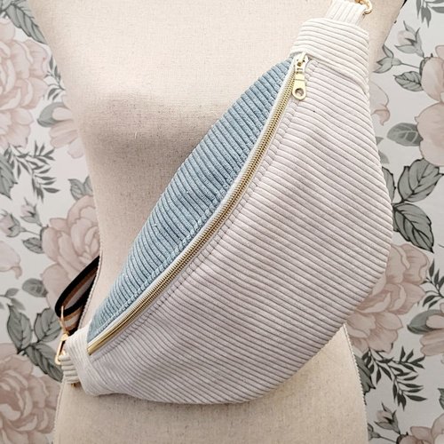 Sac banane femme en velours côtelé blanc écru et bleu intérieur petit coeur polaire