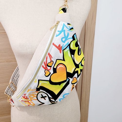 Sac banane femme en velours côtelé blanc écru et motif grafiti graf