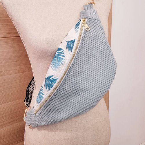 Sac banane femme en velours côtelé bleu et motif palmier "velora"
