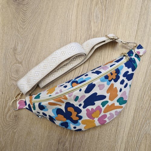 Sac banane femme fleuri coloré – tissu imprimé multicolore & sangle écrue – banane tendance faite main en france