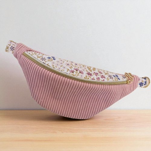Sac banane en velours côtelé rose bonbon – fait main en france
