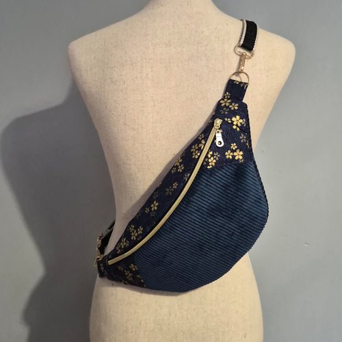 Sac banane en velours côtelé bleu nuit et motif fleuri doré