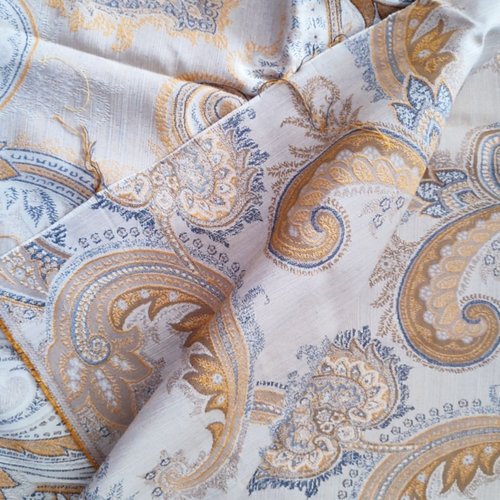 Coupe de tissu 'cachemire'