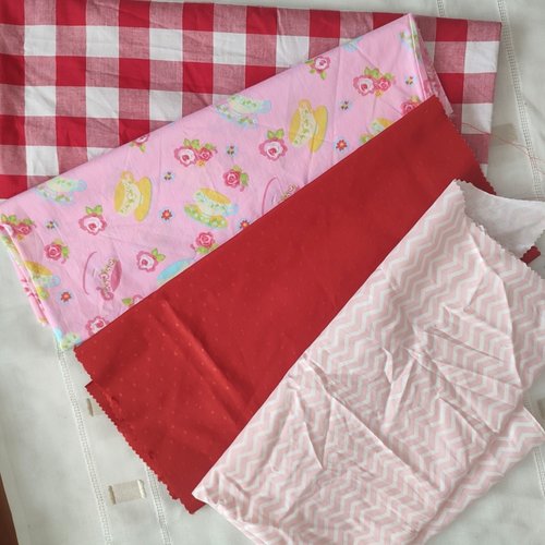 Lot de 4 chutes de tissus divers