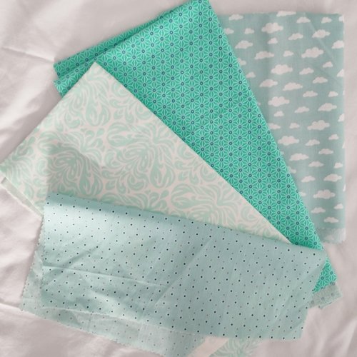 Lot de 4 chutes de tissus divers