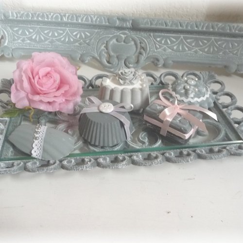 "a croquer des yeux" plateau et friandises , déco,shabby,petits fours