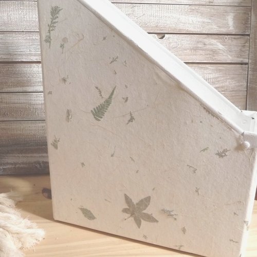 Porte revues, range magazines, trieur de bureau, feuilles, nature