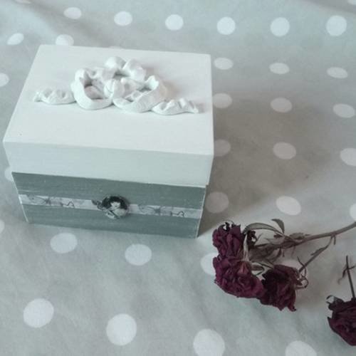 Boite à bijoux de style shabby vintage 