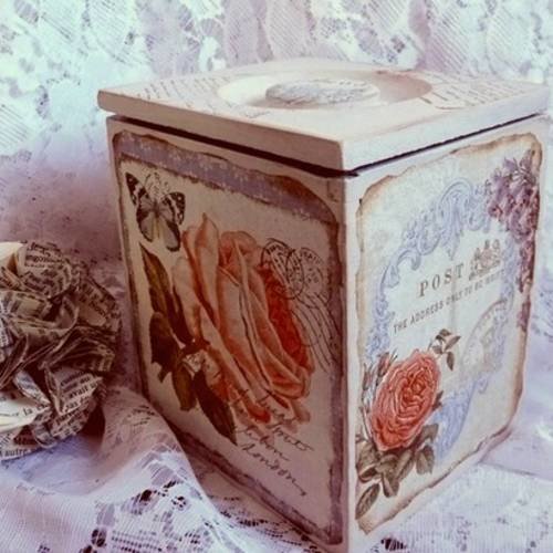 Boite en bois   " au nom de la rose " pour bijoux, coton, mercerie ....