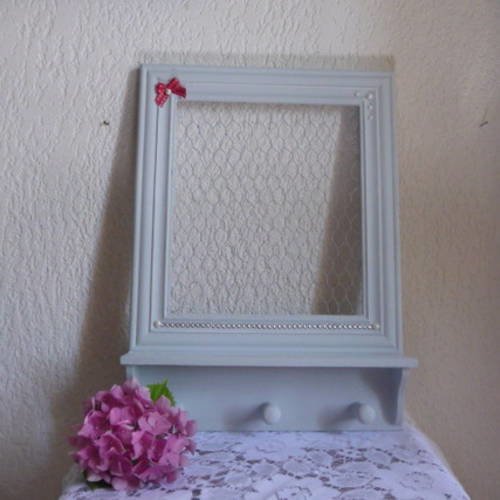 Porte bijoux en bois grillagé shabby 