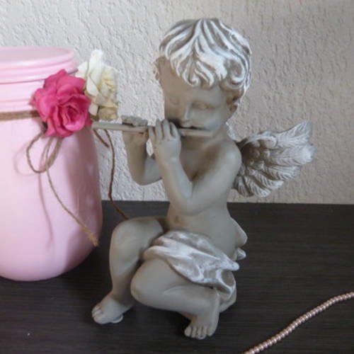 Ange à genoux  gris patiné  jouant de la flûte