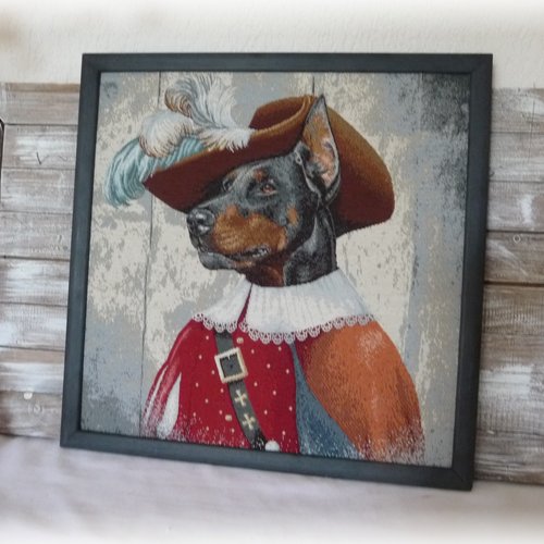 Cadre mousquetaire, chien élégant, déco murale, tissu jacquard