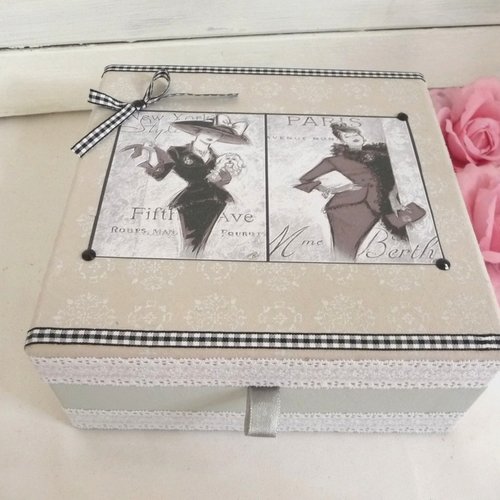 Boite, coffret à bijoux en cartonnage, bijoux, mode rétro, fait main