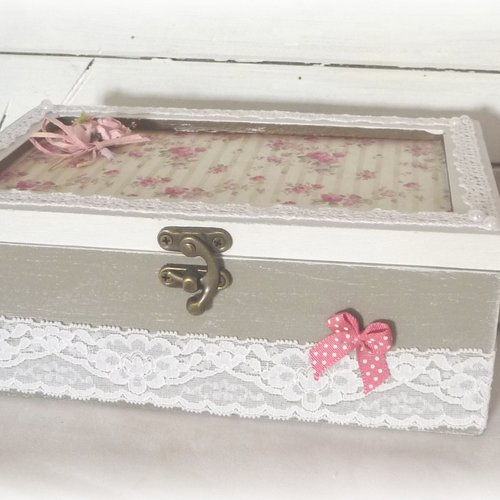 Boite bouquets de roses , boite de rangement , boite à bijoux, friandises , roses , fait main, vintage