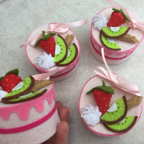 Gateau En Feutrine Lot De Contenant A Dragee Anniversaire Bapteme Mariage Communion Boite Dragee Un Grand Marche