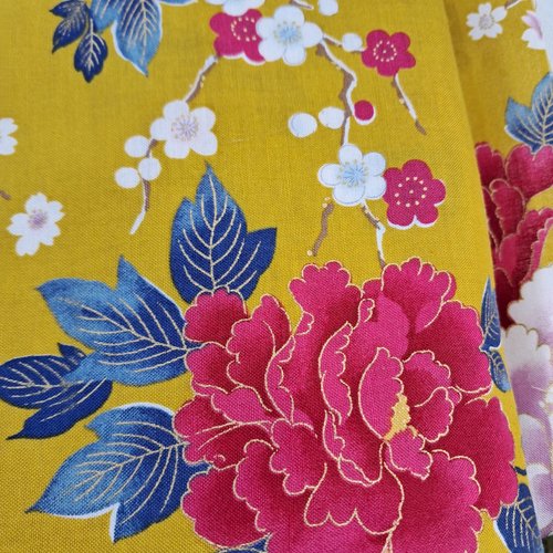 Tissu japonais 25x110 cm, fleurs fond moutarde, coton léger