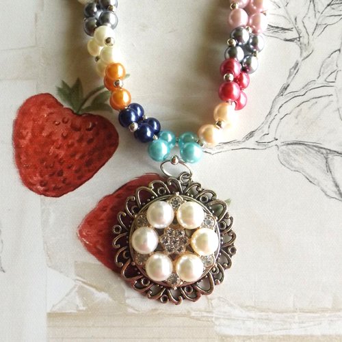 Collier ras de cou en perles avec pendentif