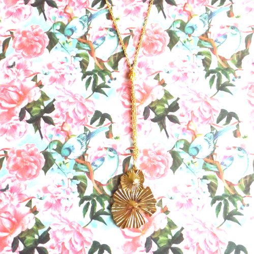 Collier en chaîne avec pendentif