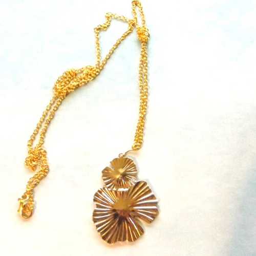 Collier en chaîne avec pendentif