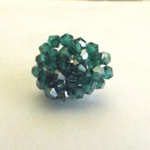 Bague pour femmes en perles à facettes en verre vert émeraude