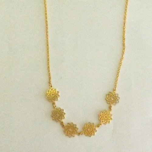 Collier en chaîne "petites fleurs"