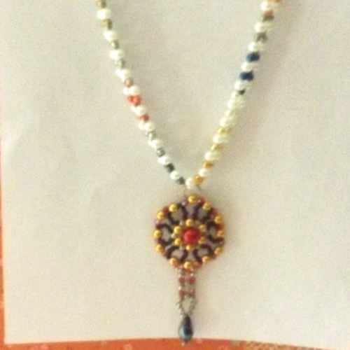 Collier en perles de verre