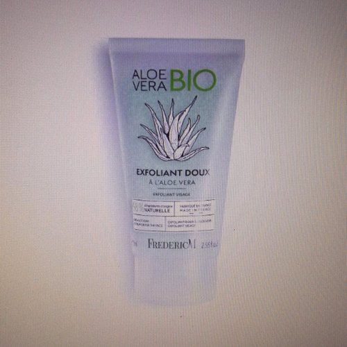 Exfoliant doux pour le visage à l'aloe vera bio