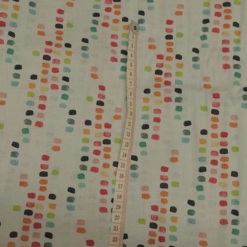 Coupon de tissu coton  fond blanc motif graphiques 