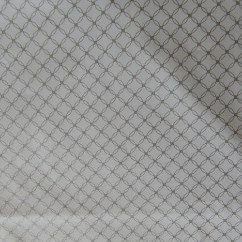 Tissu patch windham fabrics fond blanc motifs rosaces argentées 