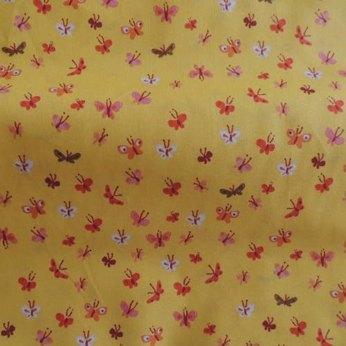 Coupon de tissu patchwork fond jaune papillons multicolores 